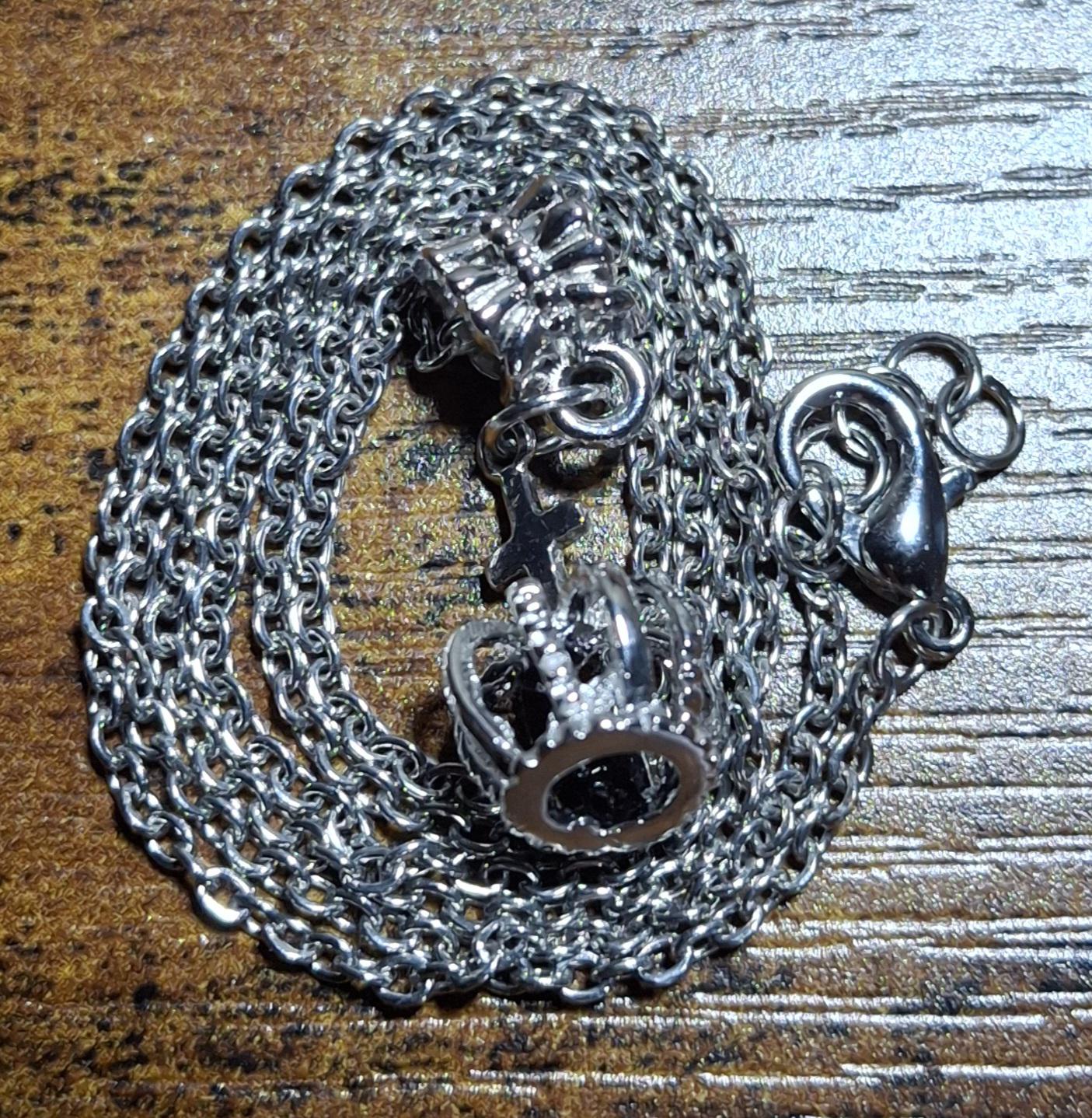 Crown Pendant Necklace – Silver Chain Jewelry