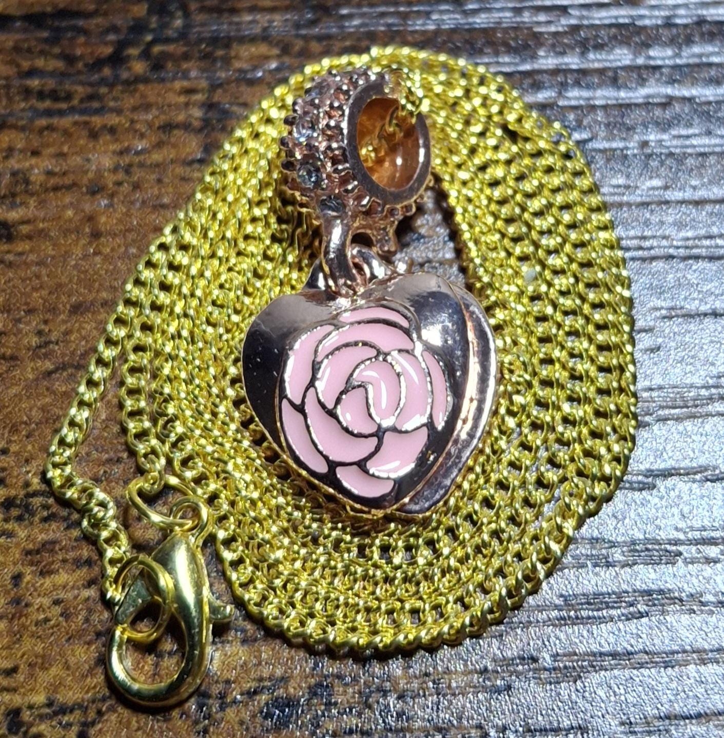 Floral Heart Pendant Necklace – Gold Chain Jewelry