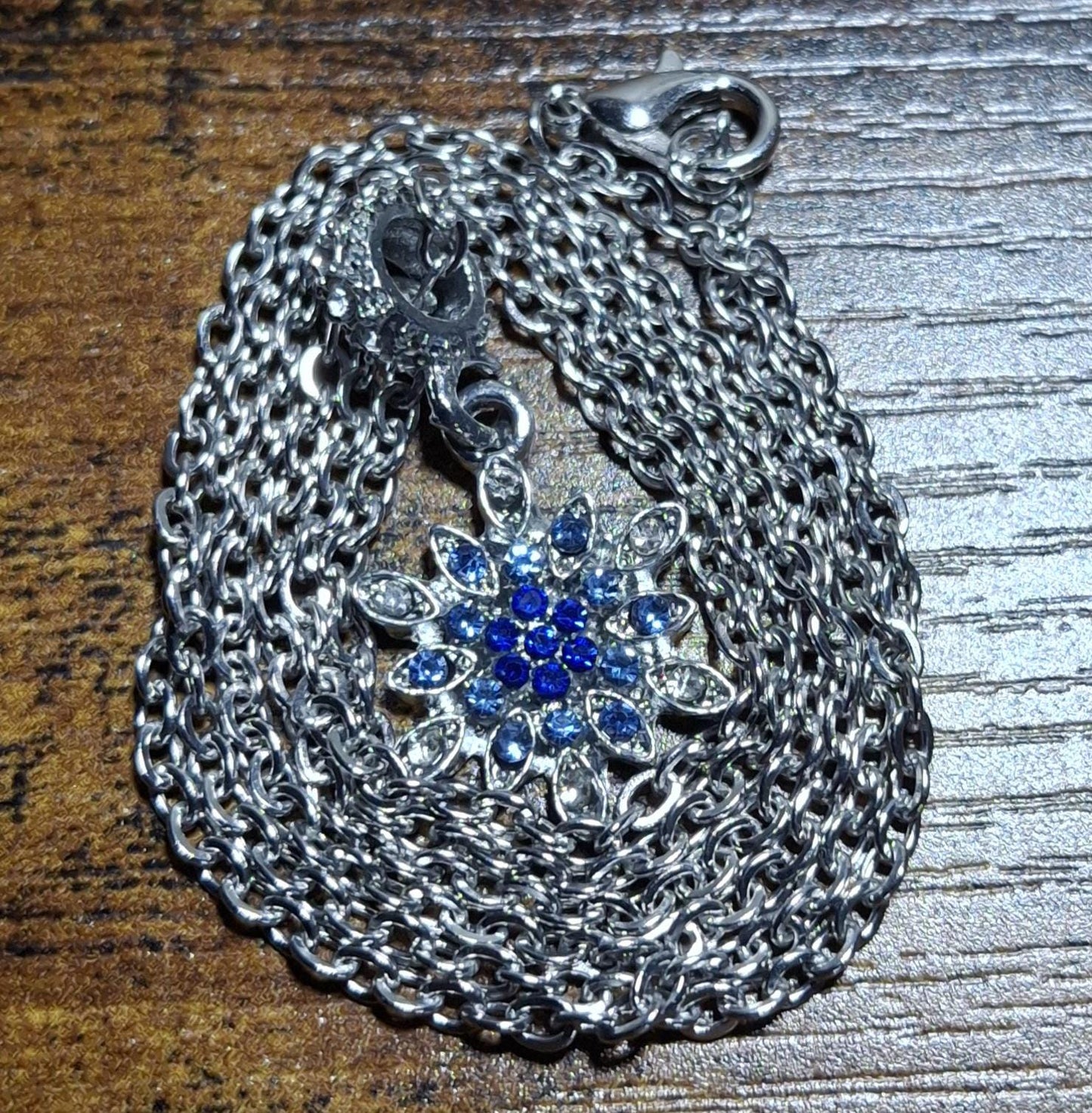 Snowflake Pendant Necklace – Silver Chain Jewelry